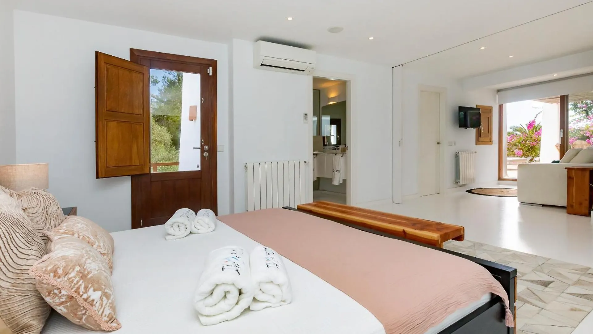 Villa Near Ibiza Town Sleeps 11 To 13 Guests Can Furnet